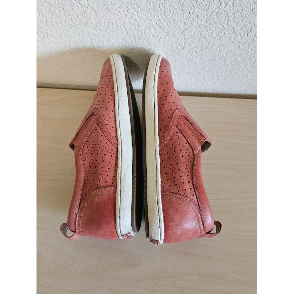 Taos Womens Court Slip On Shoes Red Leather Perforated Sneakers Size 9